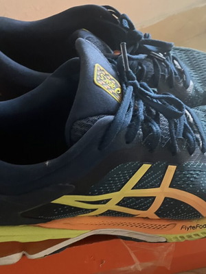 Asics running shoes men's size 42.5, blue