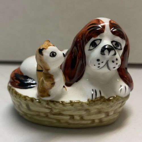 Decorative porcelain dog and cat set in basket, new, 2 pieces