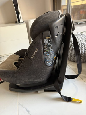 Maxi Cosi AxissFix Air Nomad Black car seat like new