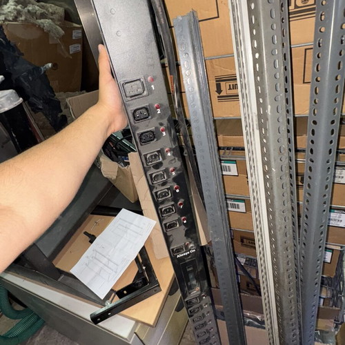 Panduit Rack PDU power distribution unit, 24 outlets