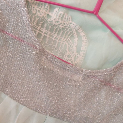 Women's blouse like new, sizes M and L