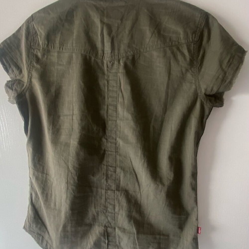 Levi’s women’s shirt M khaki thin fabric like new