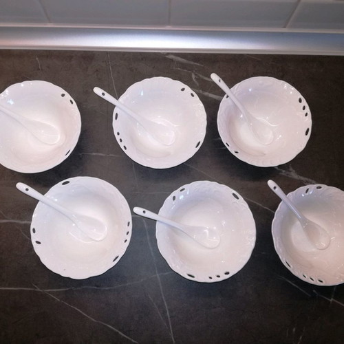 Porcelain dessert plates new, set of 6 with spoons