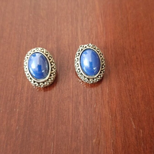Clip-on earrings like new