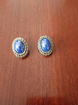 Clip-on earrings like new