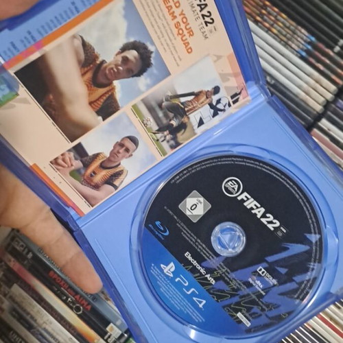 Fifa 22 PlayStation 4 like new used authentic collectible