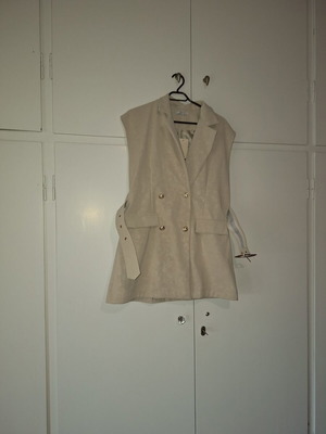 Sleeveless jacket new, soft suede, white and beige
