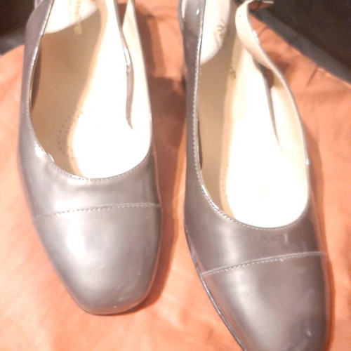 Premiere gray slingback pumps size 40 like new