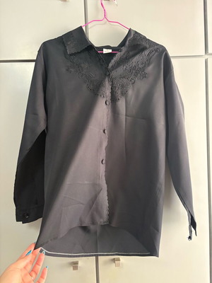 Women's black blouse XXL with embroidery like new