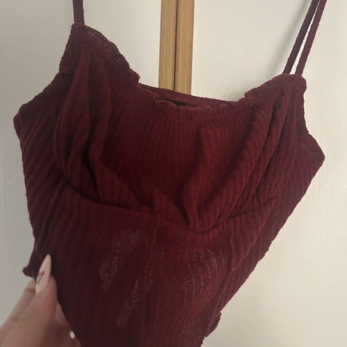 Strap top like new, size M, red
