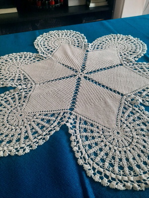 Vintage handmade knitted table linen like new, white, 58 cm diameter