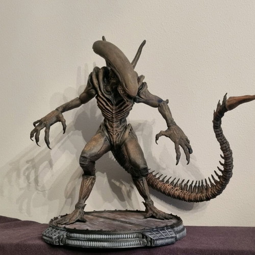 Alien Xenomorph figure new, 3d printed with PLA and hand painted