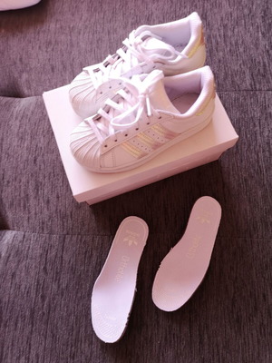 adidas superstar"