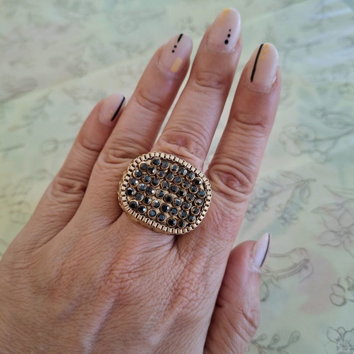 Zara statement ring with strass, gold tone and anthracite stones