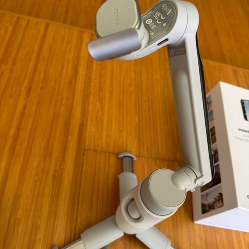 Insta360 Flow Smartphone Gimbal stabilizer like new, Stone Gray