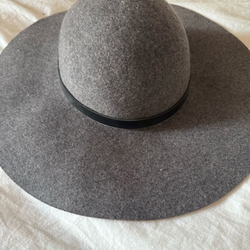 Wool hat like new, gray, size L