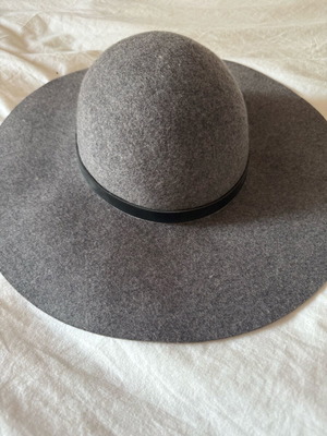 Wool hat like new, gray, size L