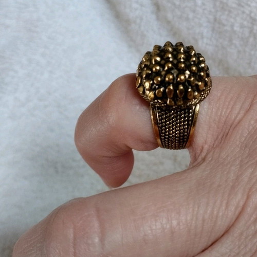 Vintage ring new, gold color