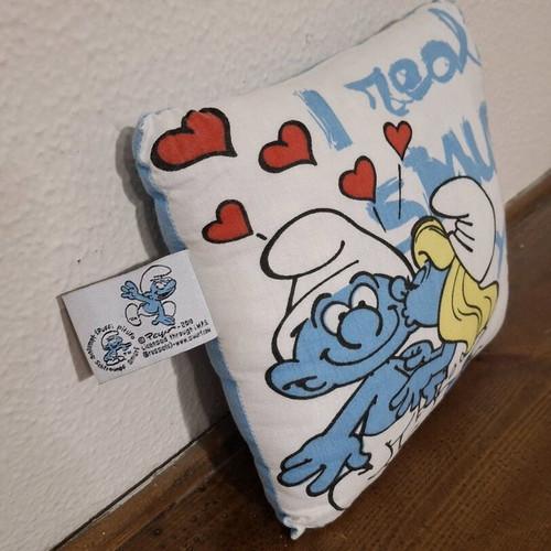 Smurfs decorative pillow 2010 like new with message
