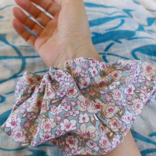 Large cotton floral scrunchie like new, multicolor