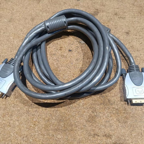 DVI-D male to DVI-D male cable 3 meters used