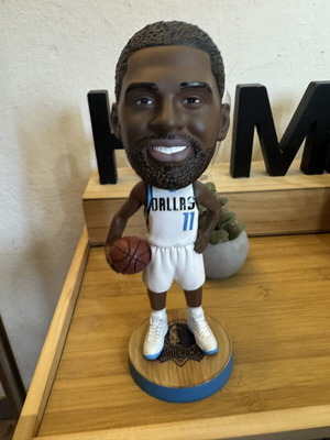 Kyrie Irving NBA bobblehead figure, 22 cm resin