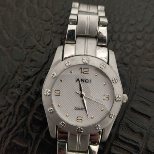 Anqi wristwatch women's like new