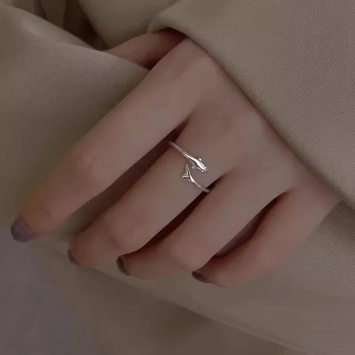 S925 silver ring with dolphin design
