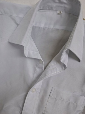 Boys' shirt like new, white, size 6 y