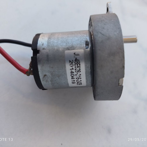 Motor with 9V gear reducer used for various production machines