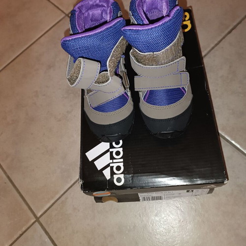 Adidas kids snow boots size 25 new, grey blue
