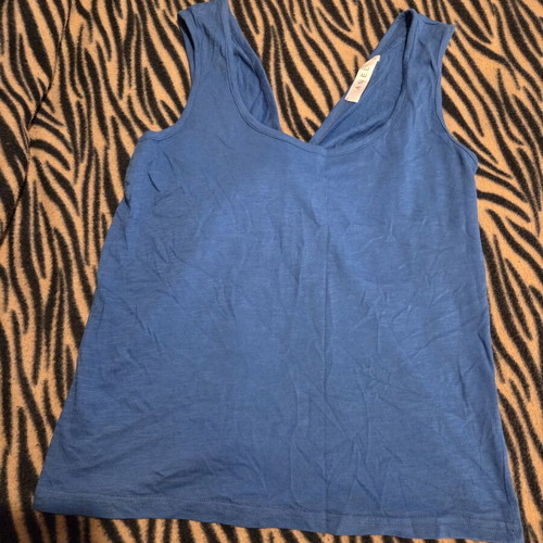 Anel blue top like new with open back