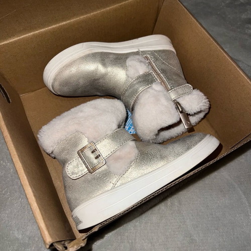 Mayoral boots for girls silver like new, size 23