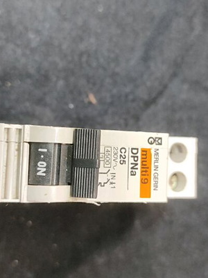 Bipolar fuse 25 amp like new, suitable for kitchen