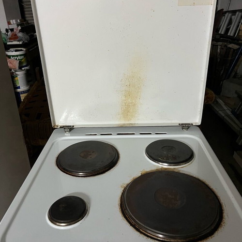 Kitchen stove used, in good condition, fully functional