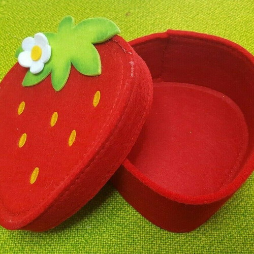 Storage box used, felt strawberry shape 18x17x8cm