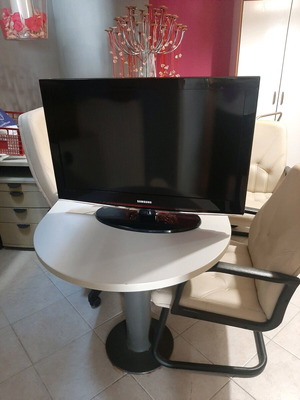 Samsung TV like new with internal decoder