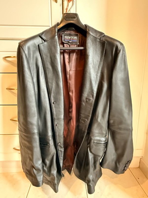 Newton men's leather jacket size 46 like new, black nappa