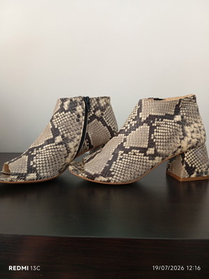 Ovyé ιταλικά δερμάτινα open-toe μποτάκια αστραγάλου με snakeskin print σαν καινούργιο