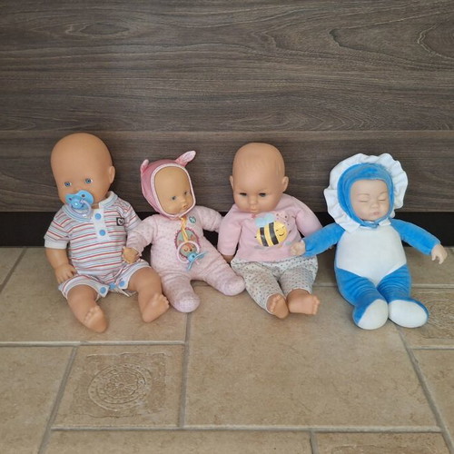 Nenuco soft dolls set of 4 like new