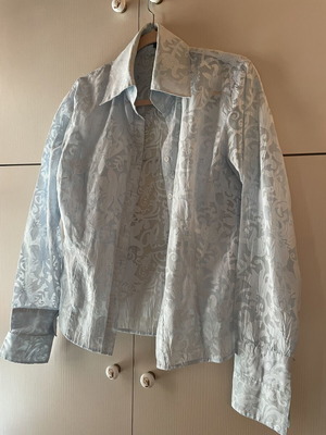 Shirt like new, special design for unique appearances