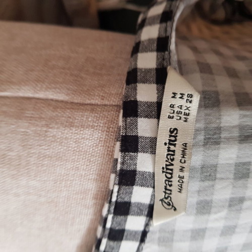 Stradivarius dress used, size M, black and white, with ruffles and buttons