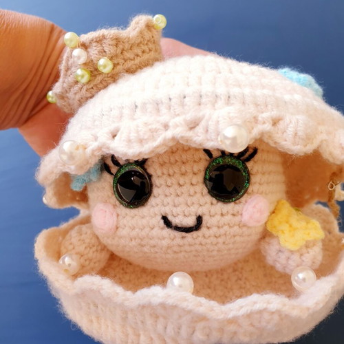 Amigurumi pearl doll Margaritarenia in handmade crochet shell