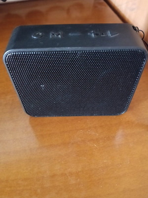 LogiLink Compact Bluetooth Speaker with Radio like new, black