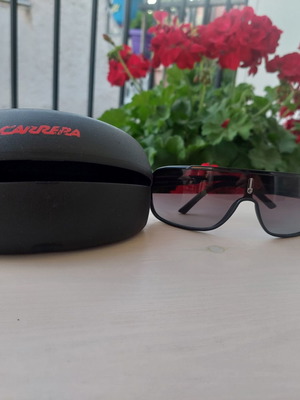 Carrera sunglasses small black with gradient lenses like new