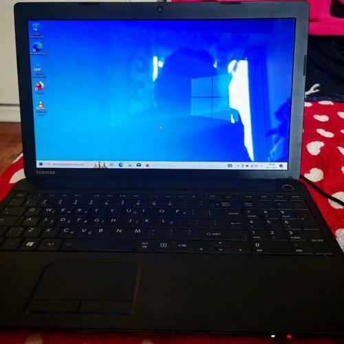 Toshiba Satellite C50D-A-11G laptop used 15.6" 8GB RAM 120GB SSD with bag and mouse