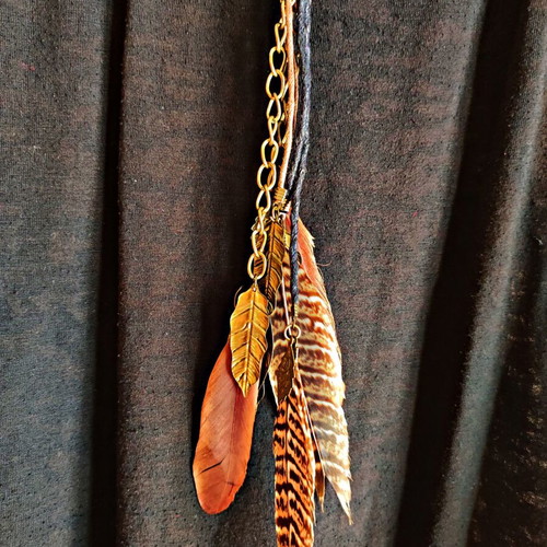 Vintage Accessorize long necklace with feathers and embossed leaves like new