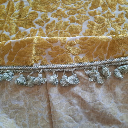 Luxury Round Decorative Tablecloth with Velvet Design & Fringes (diameter 185)