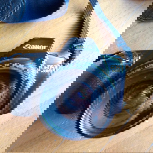 Canon EOS 1000 μεταχειρισμένη με φλας και τσάντα μεταφοράς