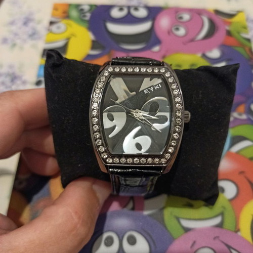Eyki women's watch used with new battery